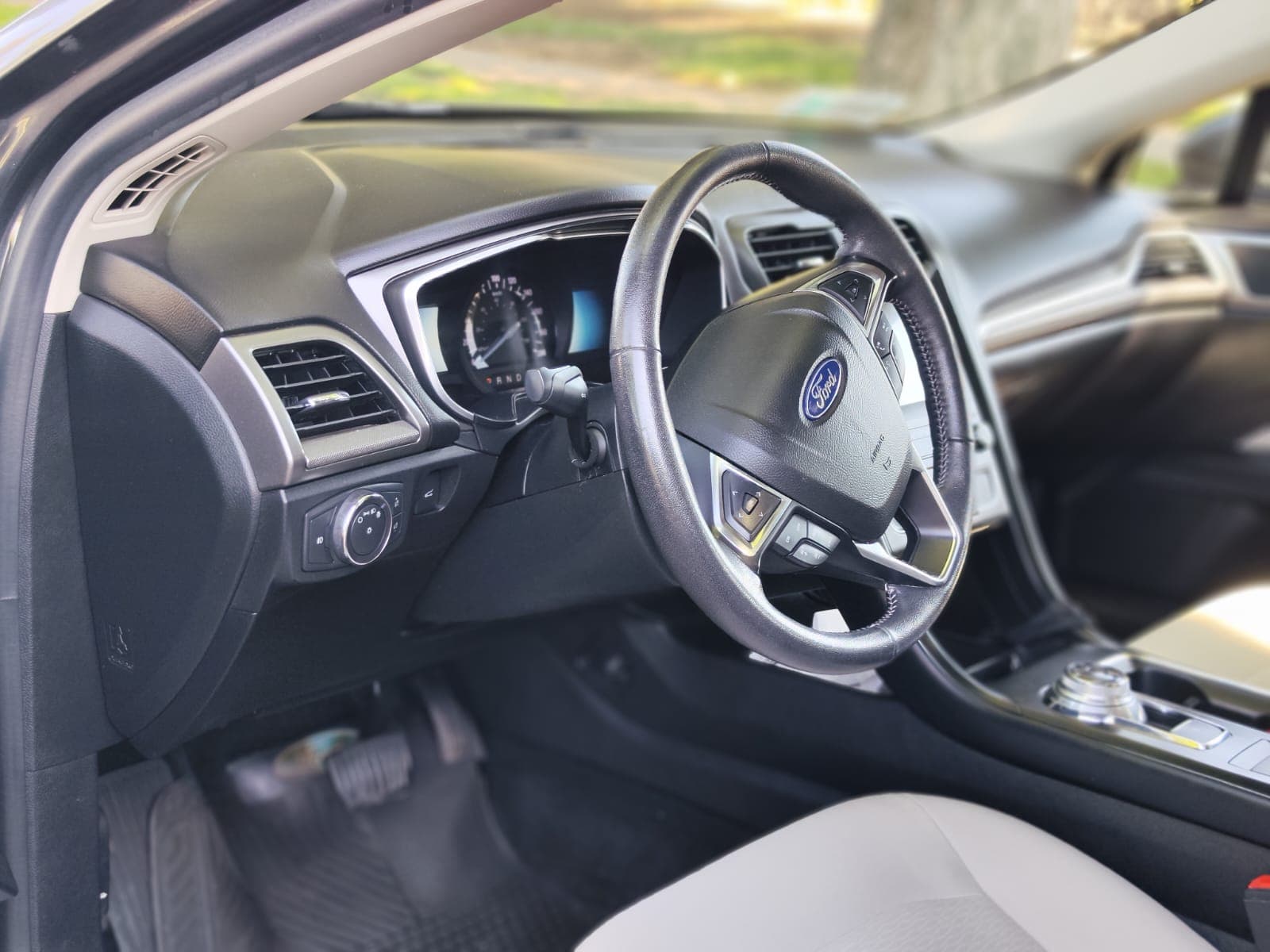 Ford Fusion 2020 - lateral