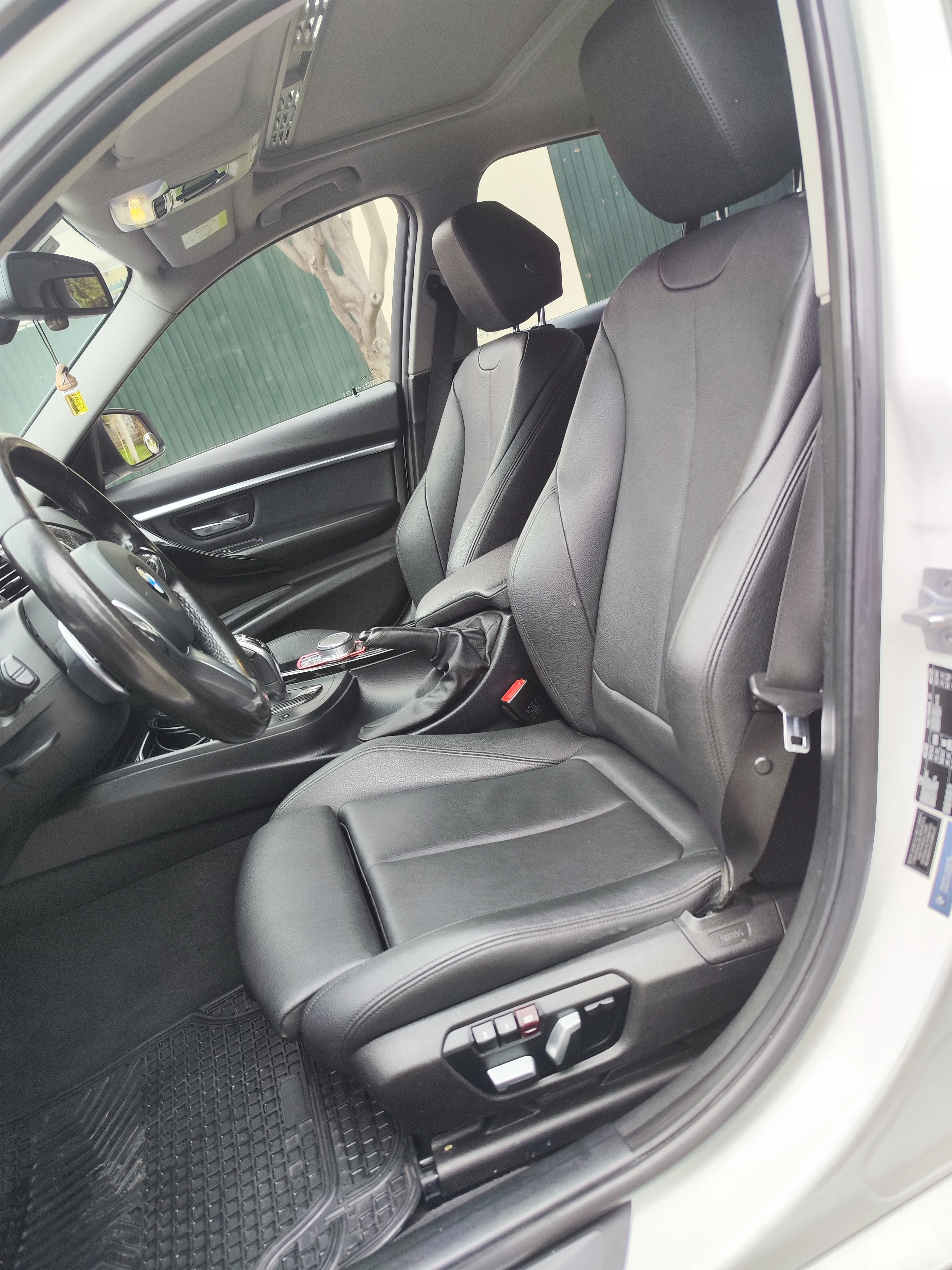 BMW 320D — foto 12 de 17