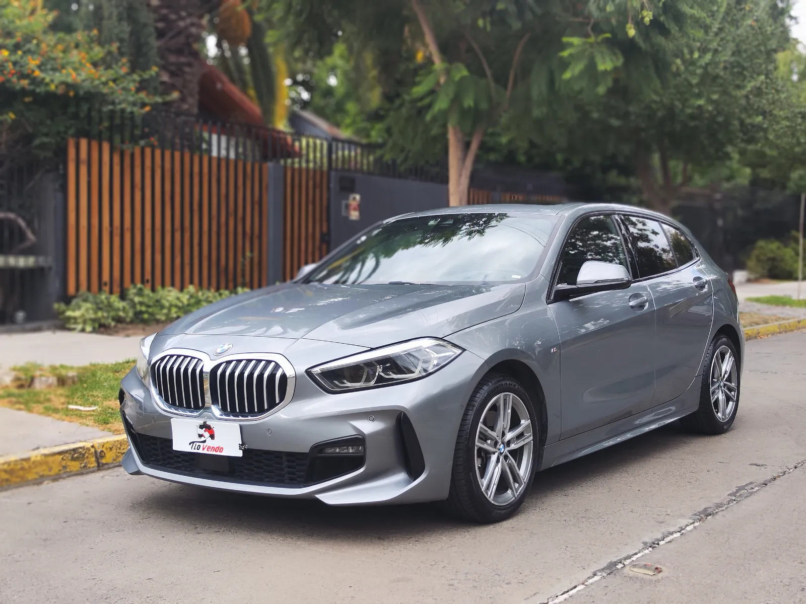 BMW 118i 2024 - lateral