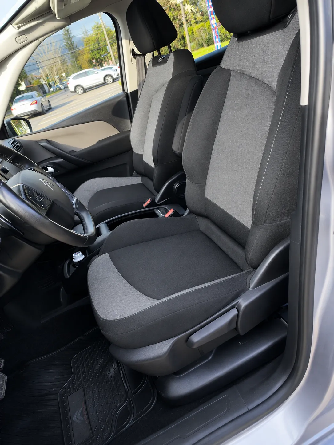 Citroën C4 Picasso — foto 7 de 13