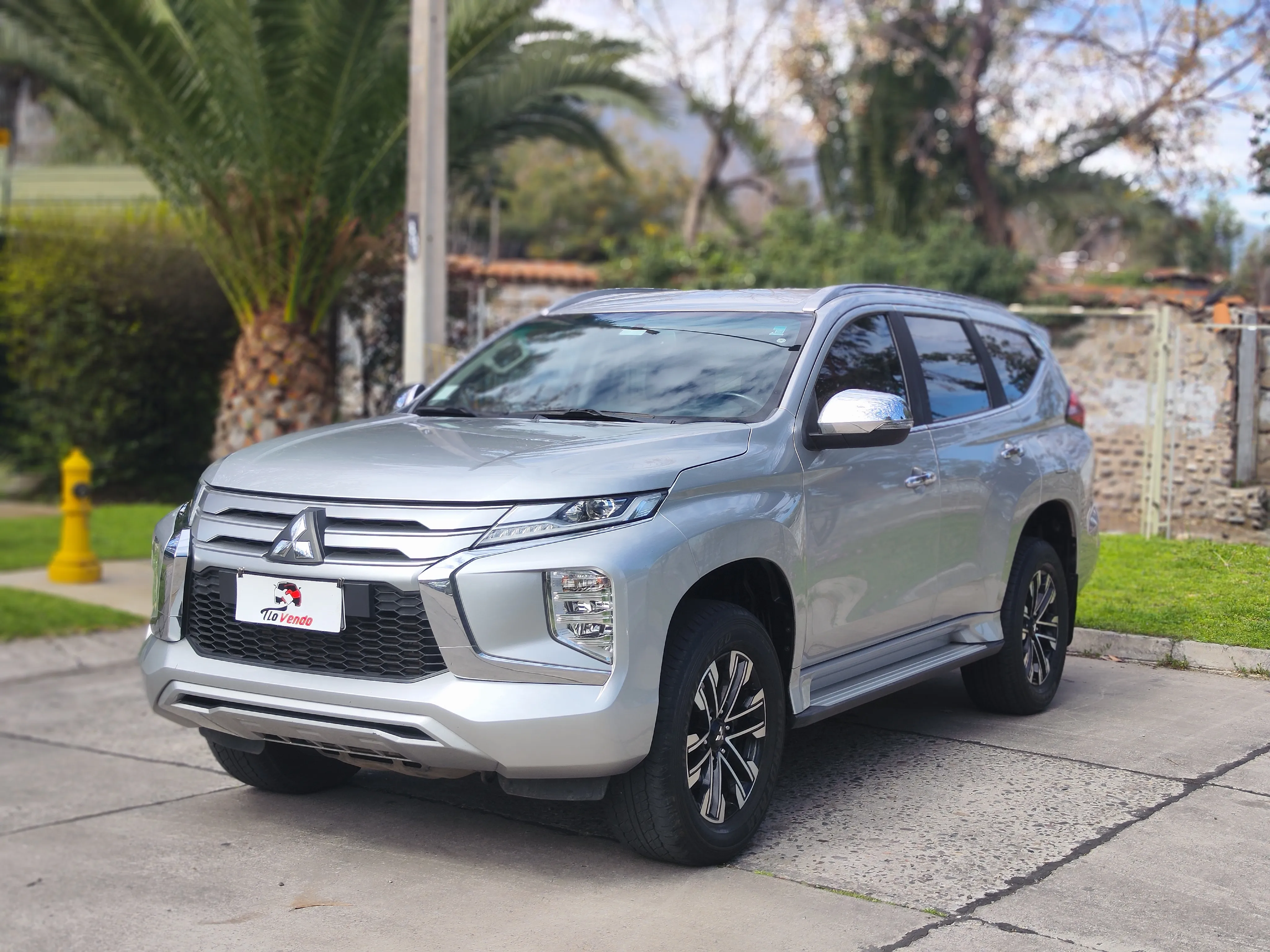 Mitsubishi Montero Sport 2023 - lateral