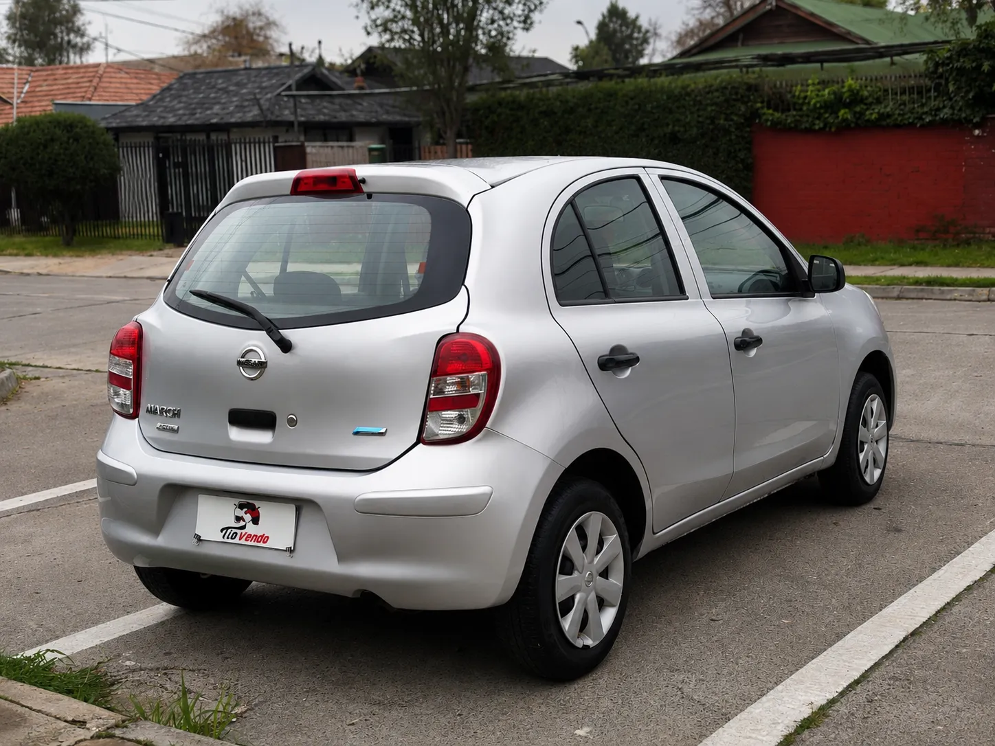 Nissan March — foto 10 de 13
