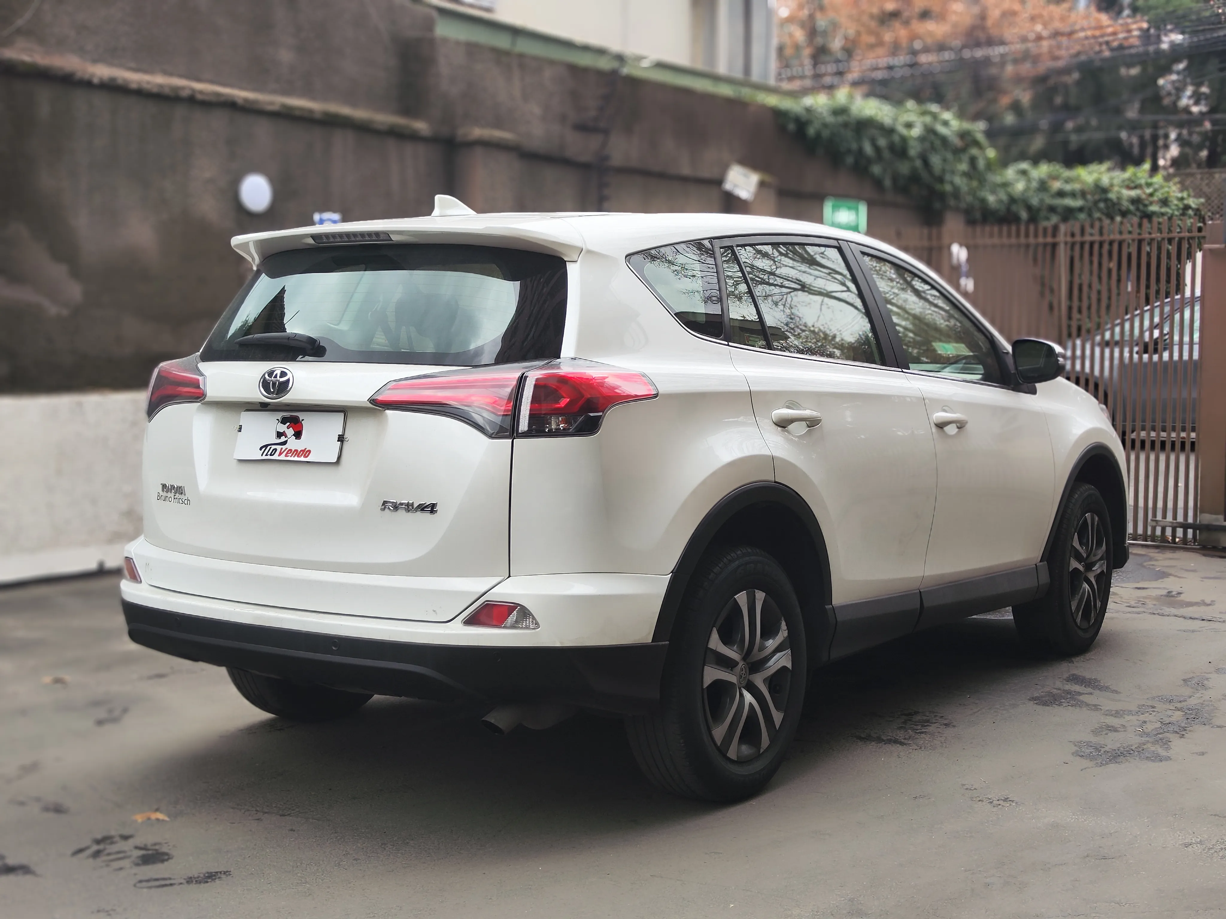 Toyota RAV4 — foto 4 de 13