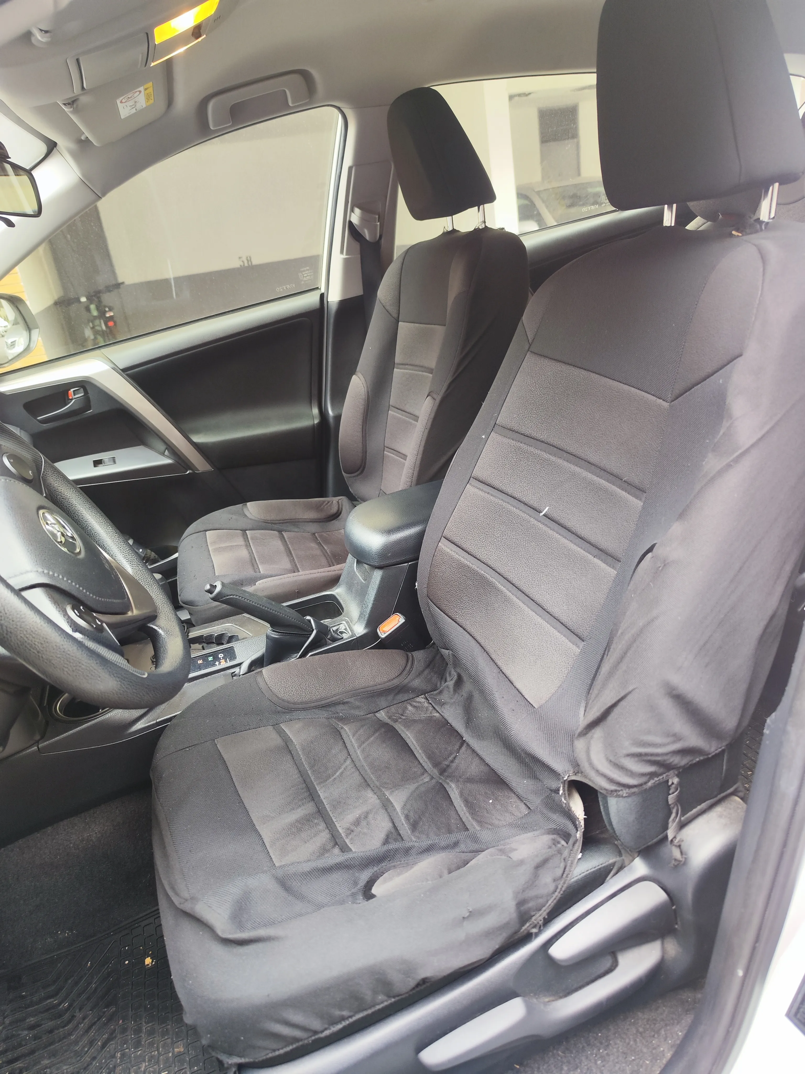 Toyota RAV4 — foto 8 de 13